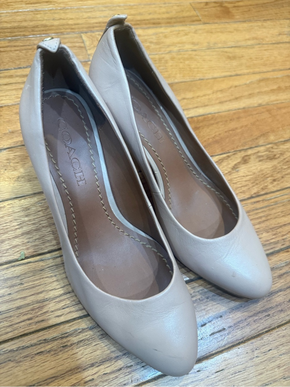 Coach Women's Nude Leather Pointed-Toe Pumps, sz 6